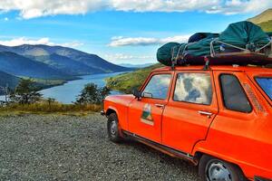 Nadia y Jorge se propusieron atravesar desde Córdoba el tramo Ushuaia-Alaska en un Renault 6; por ahora llegaron al extremo sur.