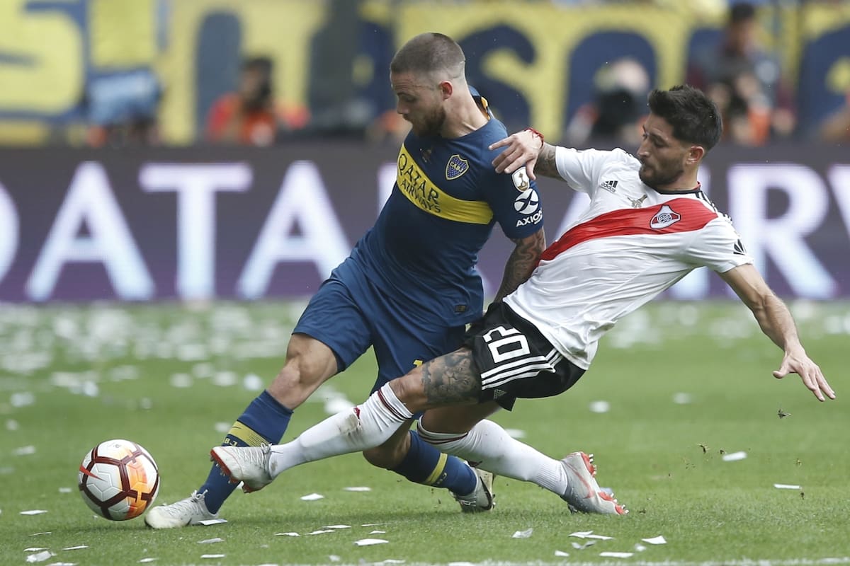 Nadie le discutió a Gallardo la elección de cinco defensores en el primer partido