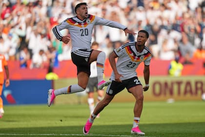 Nadiem Amiri brinca tras anotar el primer gol de Alemania en la victoria 2-1 ante Costa de Marfil en el Grupo E del Mundial, el sábado 20 de junio de 2026. (AP Foto/Stephanie Scarbrough)