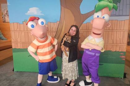 Nadine Promes trabaja como dibujante para la nueva temporada de Phineas y Ferb en Disney+ (Foto: IG @nadinepromesgarcia)