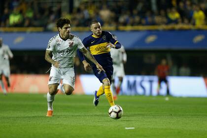 Nahitan Nandez se despidió muy aplaudido ante Paranaense, en lo que fue su último partido con la camiseta de Boca