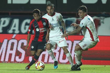 Nahuel Barrios fue uno de los mejores de San Lorenzo, pero el equipo de Almirón sigue sin generar suficientes situaciones de gol