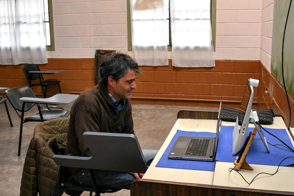 Nahuel C., el primer preso que terminó una carrera universitaria vía remota en medio de la pandemia