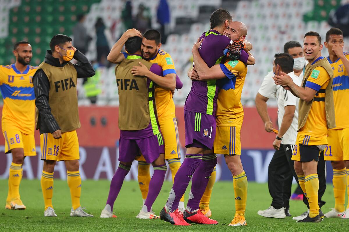 Nahuel Guzmán festeja junto a sus compañeros luego de vencer al Palmeiras en una de las semifinales del Mundial de Clubes.