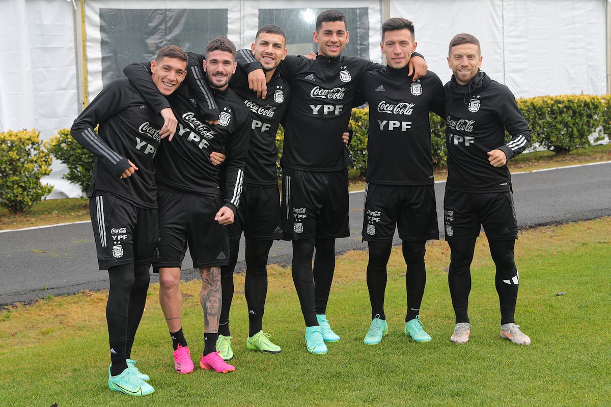 Nahuel Molina, De Paul, Paredes, Romero, Martínez y Gómez, hombres de selección