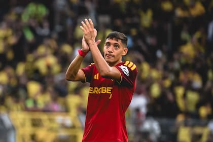 Nahuel Molina en su debut con Roma