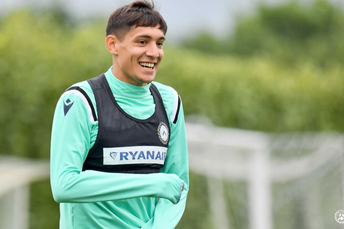 Nahuel Molina, en un momento de distensión en el entrenamiento de Udinese.