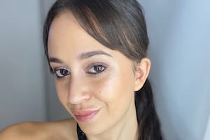 Nai Awada en el medio, entre Yanina Latorre y Julia Mengolini.