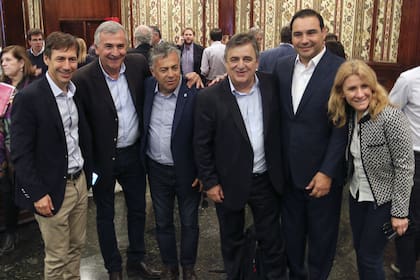 Naidenoff, Morales, Cornejo, Negri, Valdéz y Alejandra Lorden: la cúpula de la UCR cuestionó el reparto de planes sociales y deslizó la posibilidad de una fórmula propia para una eventual PASO
