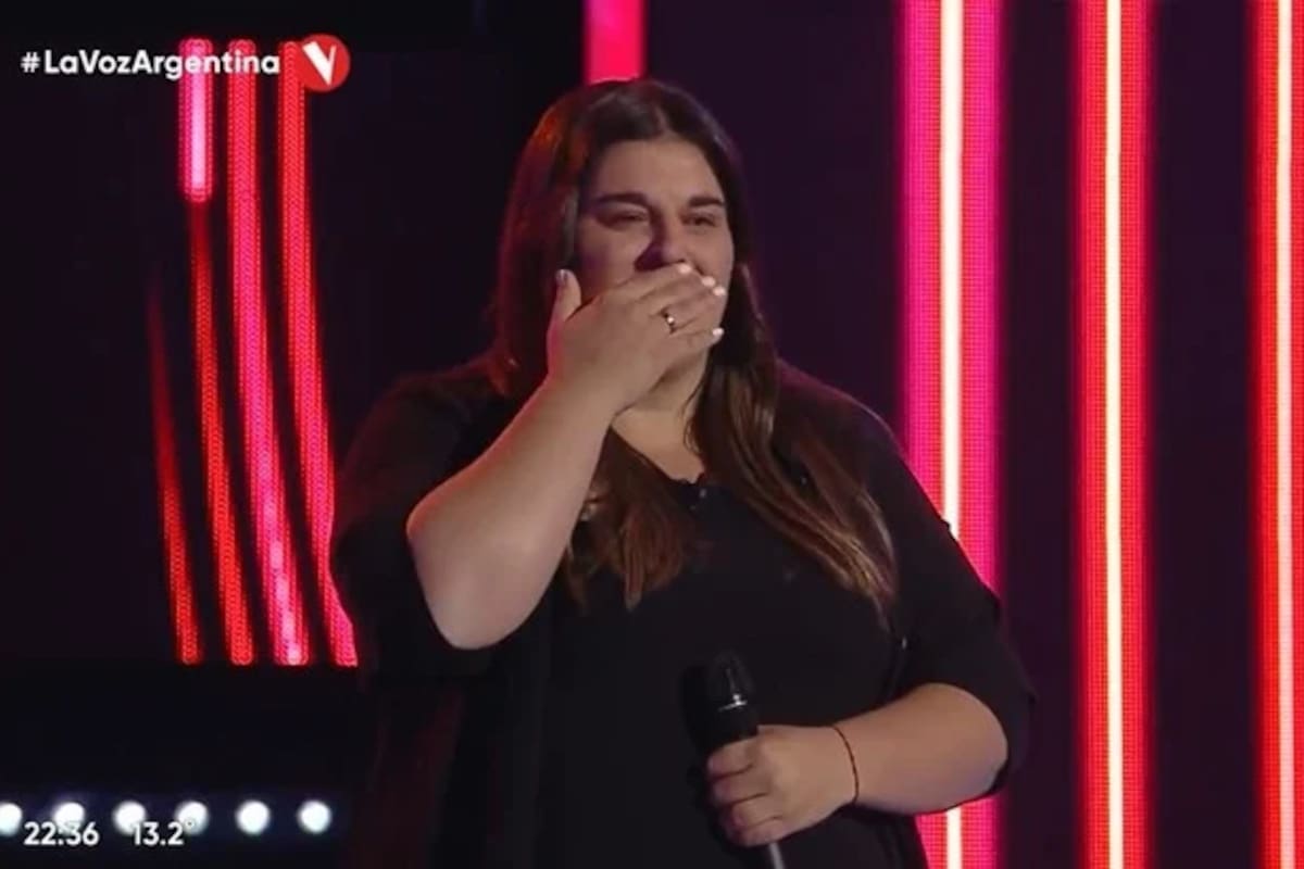 Naiquen Galizo, de 32 años, conmovió a los coaches con su talento y compartió su dura historia personal.