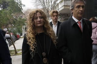 La historia de la “ambulancia permanente” y los dardos a Leopoldo Luque y Agustina Cosachov