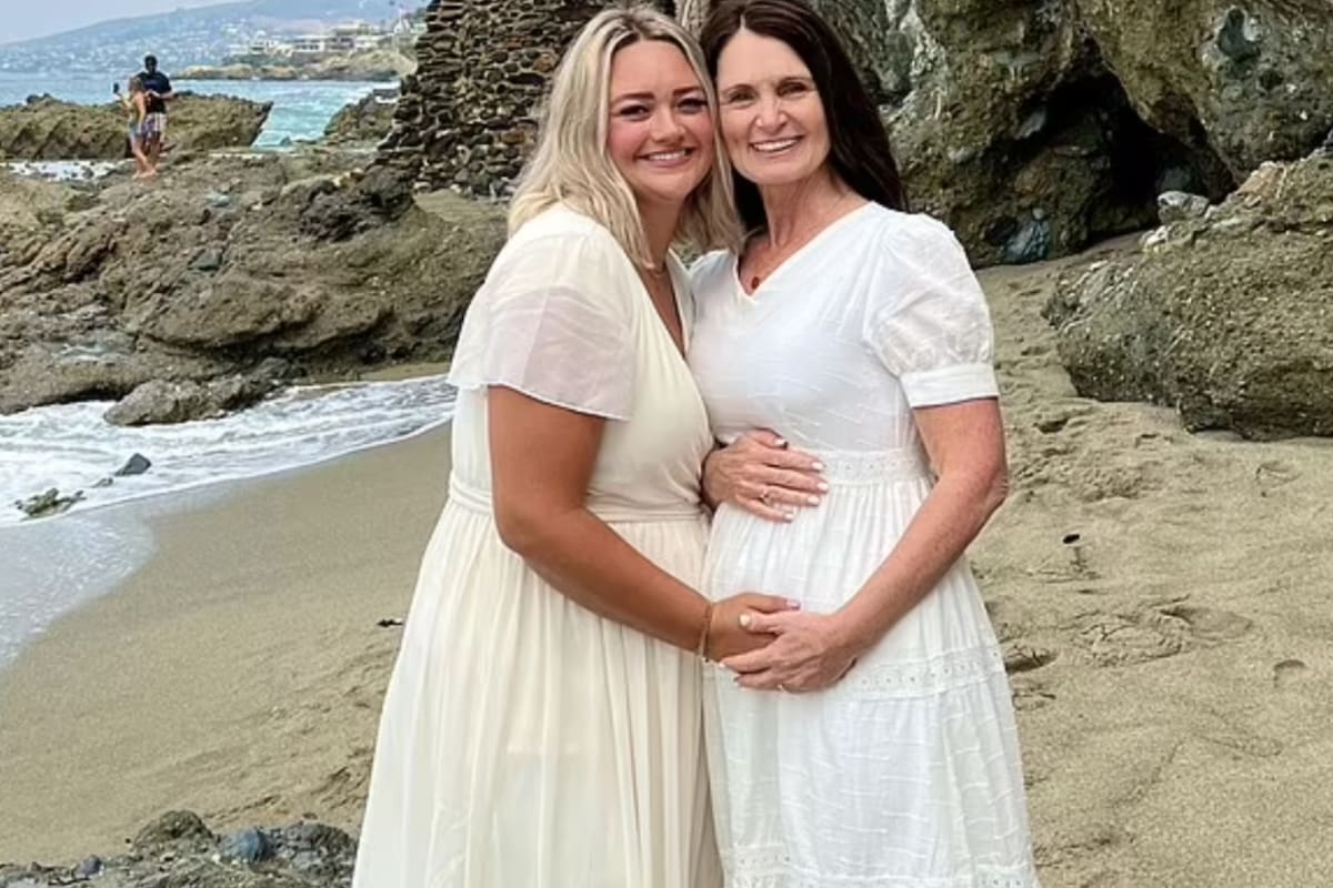 Nancy Hauck, de 56, con su nuera Cambria, de 30. La bebé nacerá en noviembre.