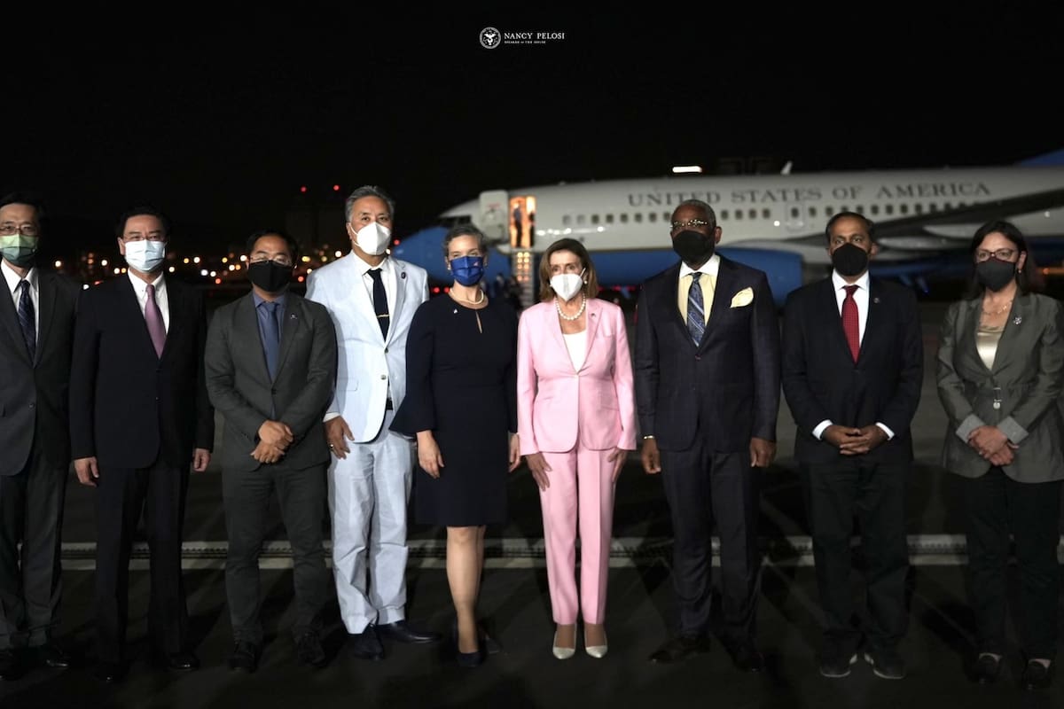 Nancy Pelosi aterriza en Taiwán.