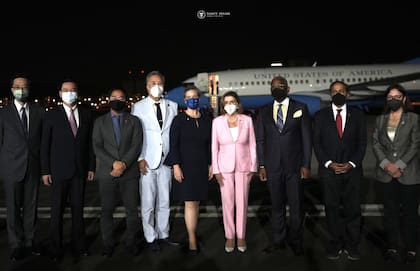 Nancy Pelosi aterriza en Taiwán.