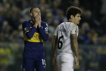 Nández no lo puede creer: se perdió un gol imposible