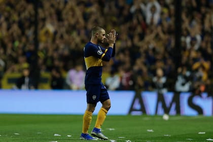 Nandez se despidió de Boca ante una Bombonera que no lo quería dejar ir.