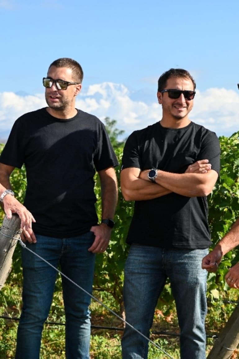 Nando Parrado, Nicolás Fernández Deotto, Aldo Franchetti y el enólogo Matías Michelini