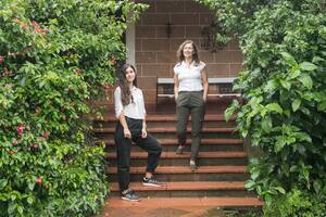 Nanny Núñez y su hija Lucía, anfitrionas en Santa Inés.