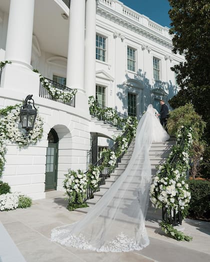 Naomi Biden y Peter Neal contrajeron matrimonio en el jardín sur de la Casa Blanca