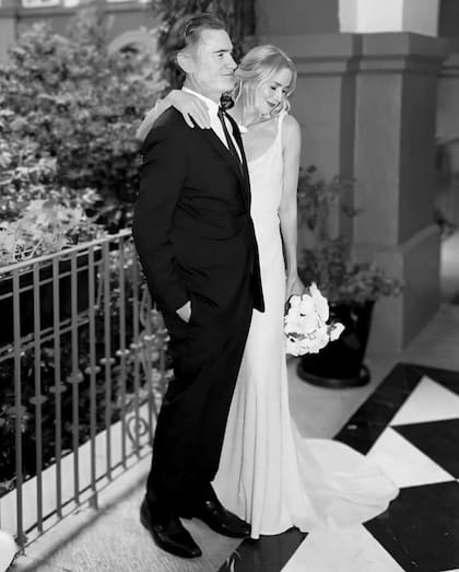 Naomi y Billy se conocieron en 2017 durante las grabaciones de la serie Gypsy y el flechazo fue inmediato. Pero, fieles a su bajo perfil, no posaron juntos hasta 2022, cuando ambos desfilaron por la alfombra roja de los premios SAG.