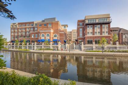 Naperville Water Street es el lugar por excelencia para pasear, celebrar y comer en la zona.