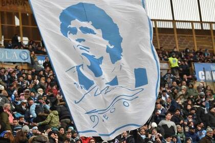 Nápoles sigue con demostraciones de cariño a Diego Maradona.