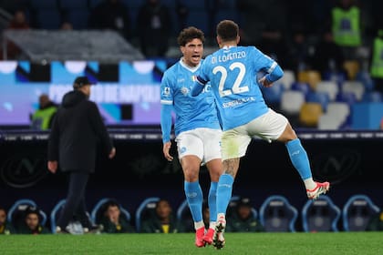Napoli remonta para empatar 2-2 ante Hellas Verona en un tropiezo de la Serie A