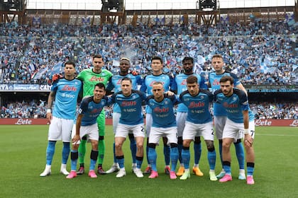 Napoli se coronó campeón de la Serie A después de 33 años con un equipo formado después de las partidas de varios jugadores clave