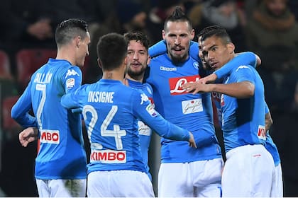 Napoli se impuso con categoría frente a Cagliari por 5-0