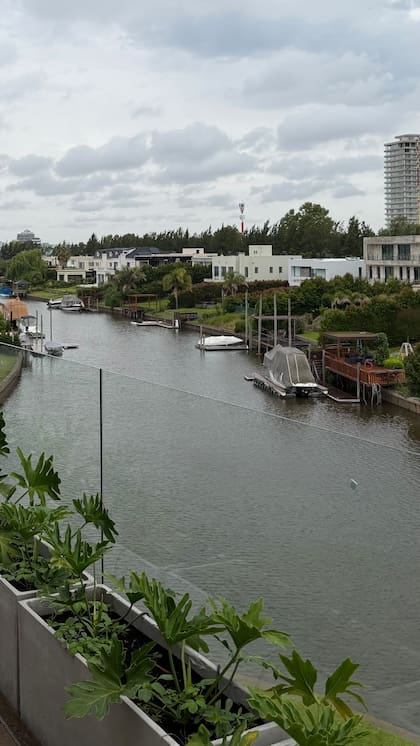 Nara tiene acceso directo al Río de la Plata desde su muelle privado