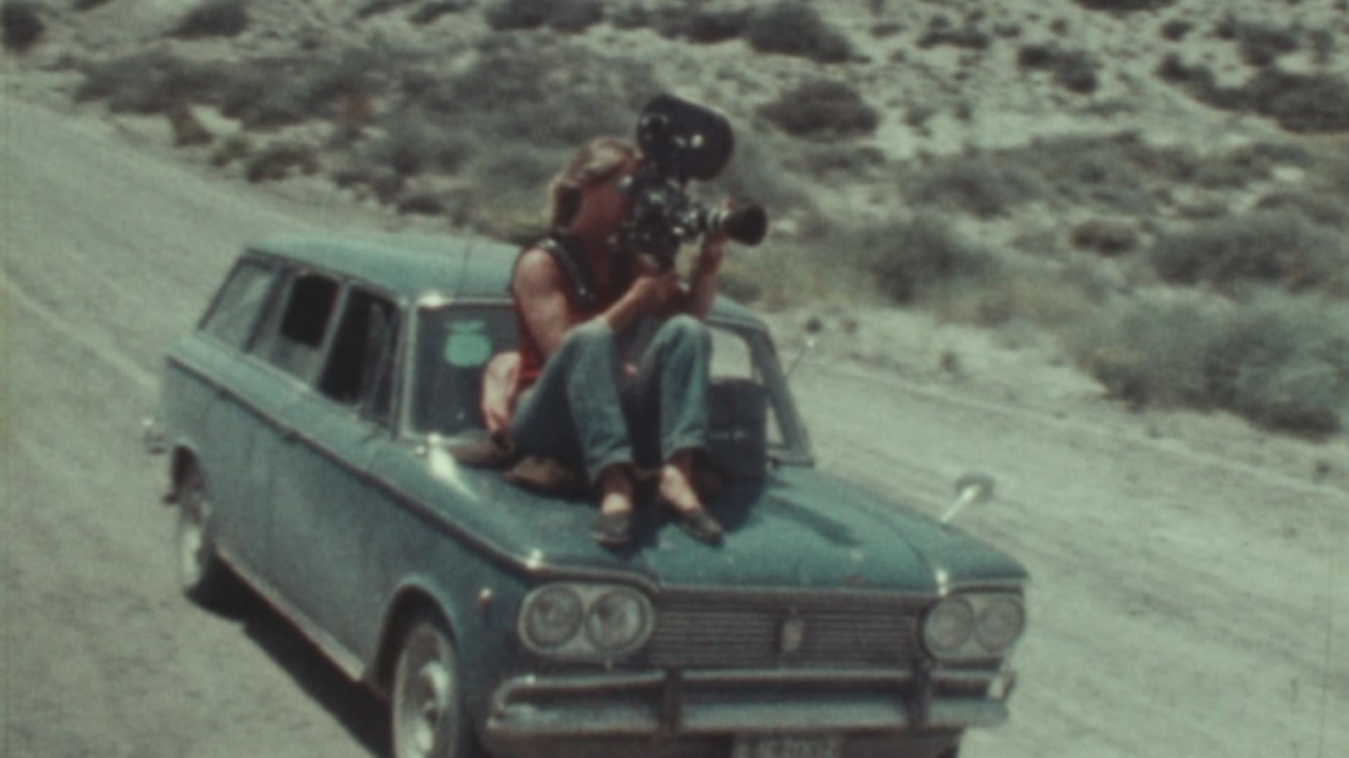 Narcisa filmando en la patagonia