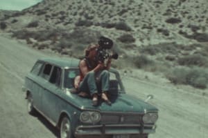 Narcisa filmando en la patagonia