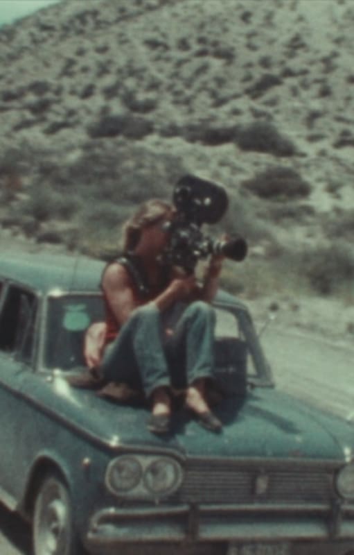 Narcisa filmando en la patagonia