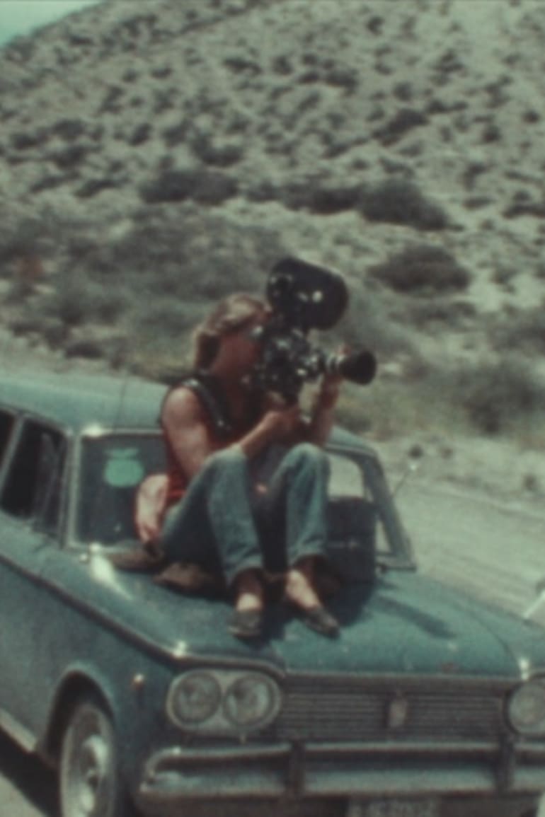 Narcisa filmando en la patagonia