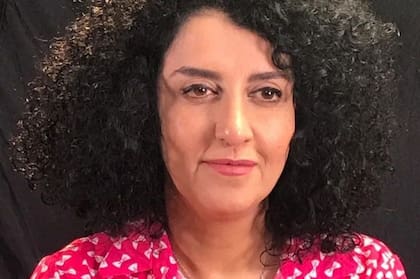 Narges Mohammadi, otra activista de derechos humanos, cumple una condena de 34 años