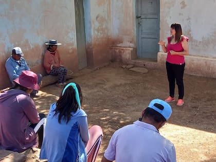 Narrando cuentos a la comunidad originaria de la Cienaga de Santa Catalina a 100 km de La Quiaca