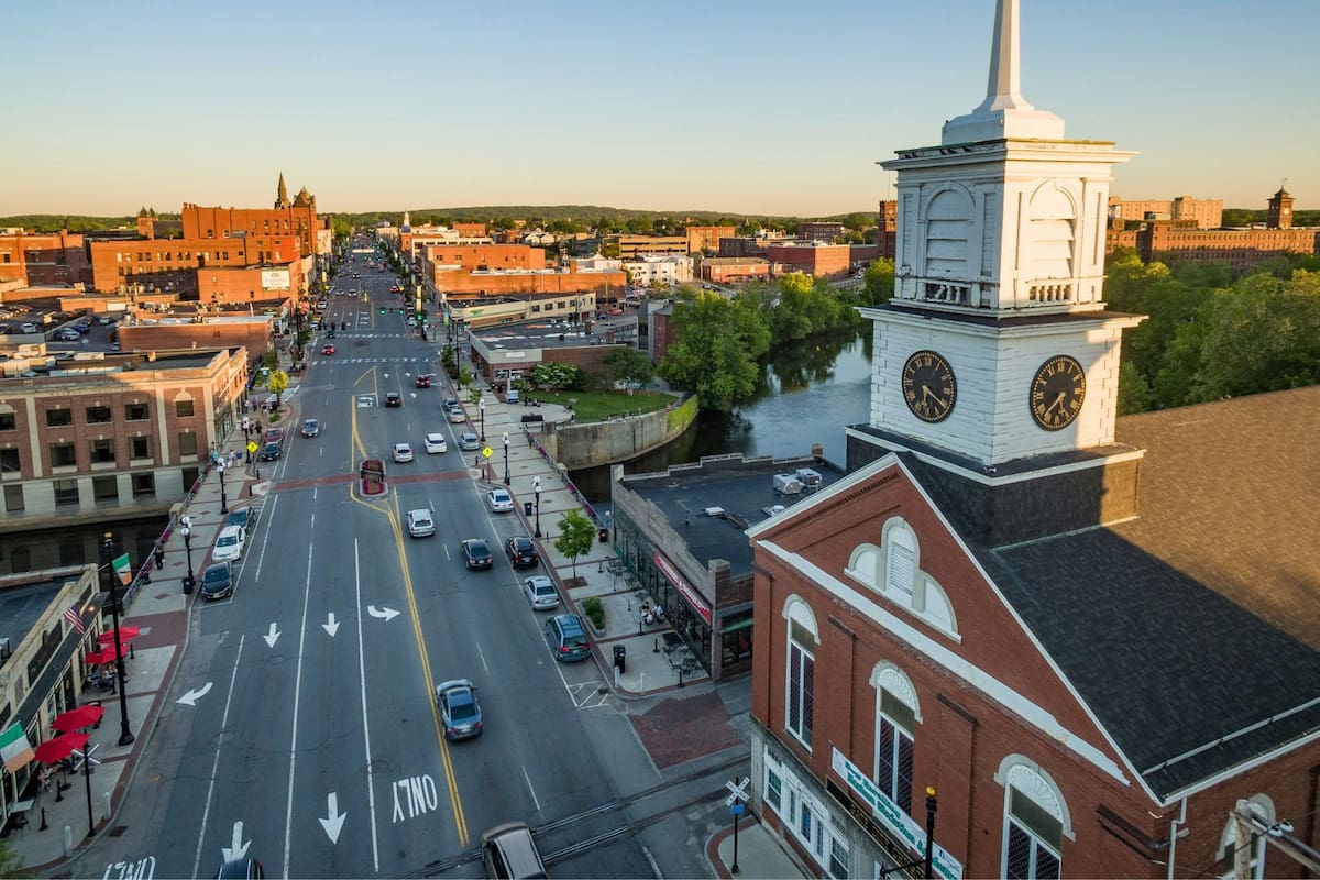 Nashua fue elegida como la mejor ciudad para mudarse por ser segura y tener una gran cantidad de ofertas laborales (Unsplash/Seth Dewey)