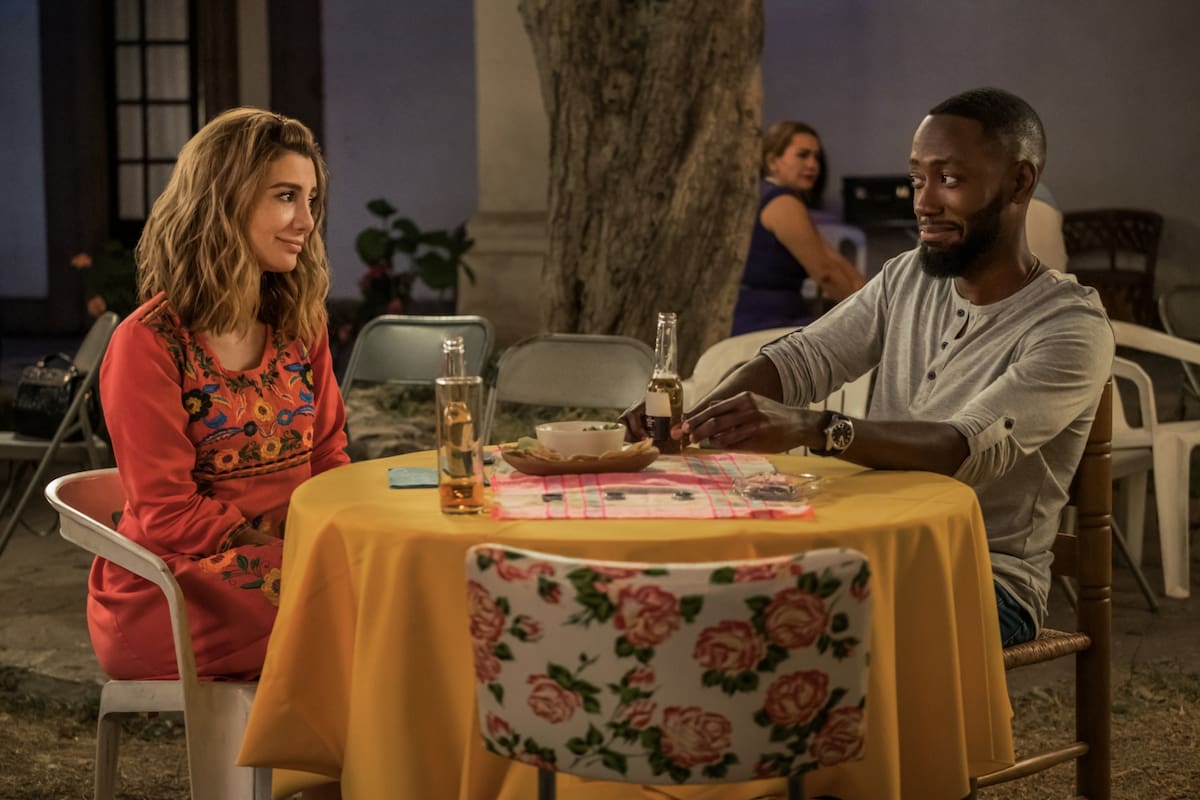 Nasim Pedrad y Lamorne Morris, protagonistas de Atrapa ese email