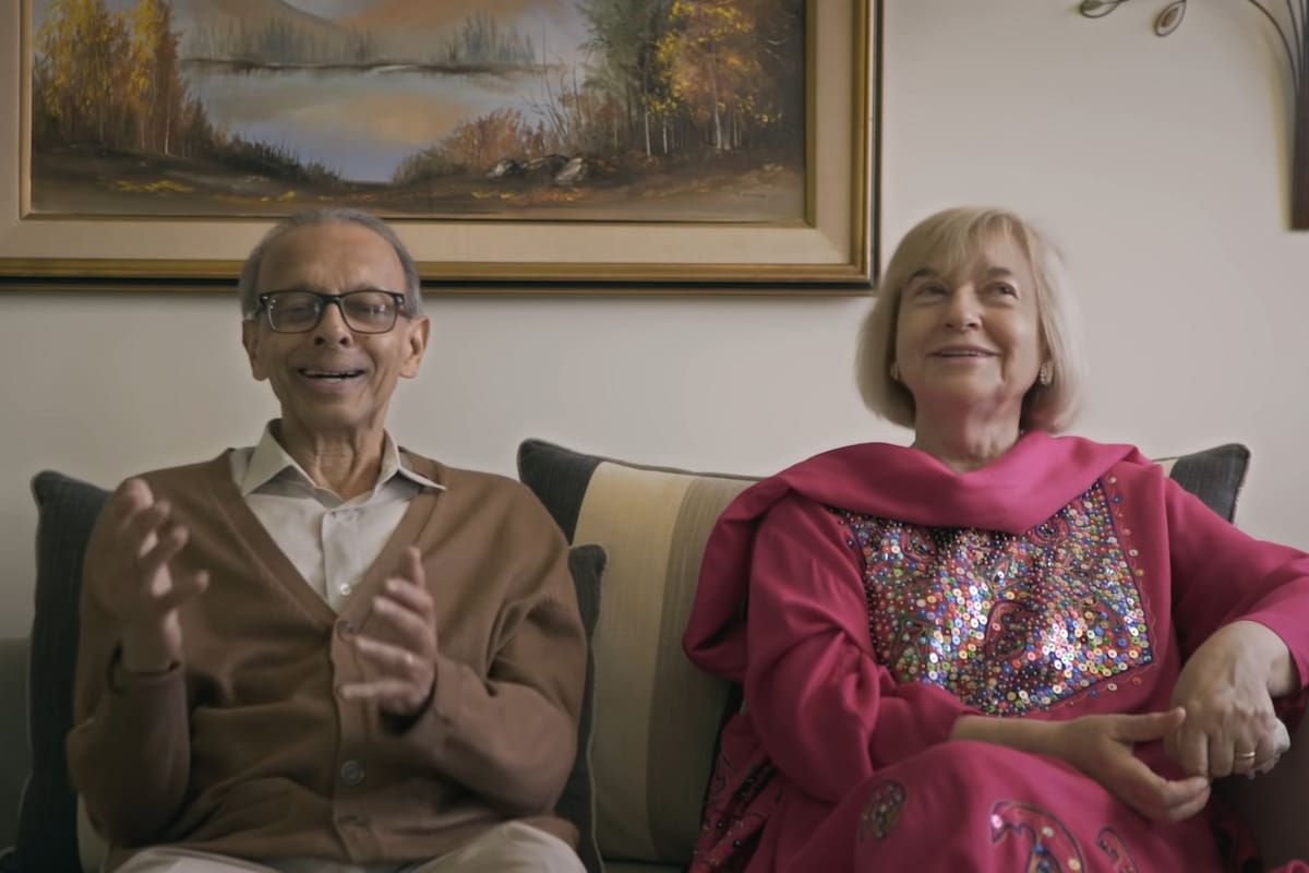 Nasir Ahmed junto a su esposa Esther Pariente en su casa en Monteros, Tucumán, cuentan su historia sobre el desarrollo del algoritmo que hizo posible la transmisión de imágenes y videos por Internet, citada en un episodio de la serie This Is US