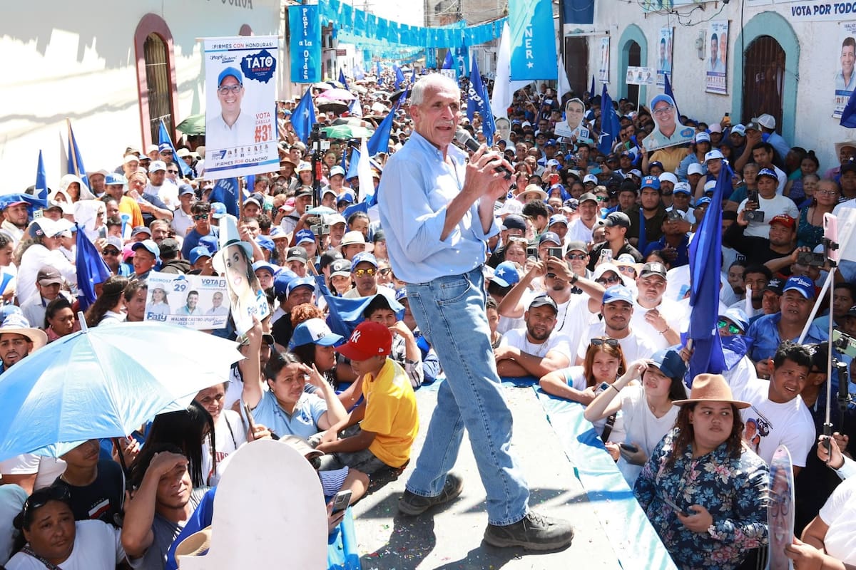 Nasry Asfura pertenece al Partido Nacional de Honduras, de carácter derecha conservadora y tradicional