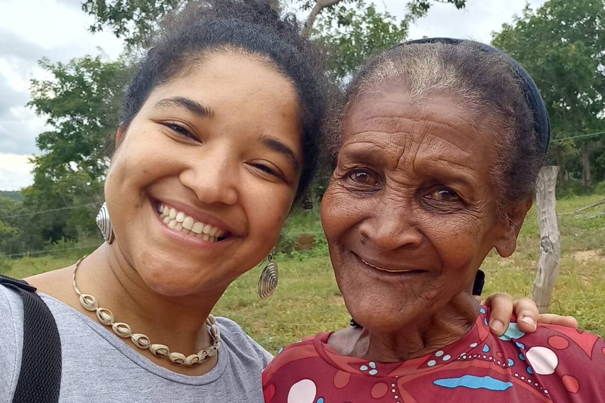 Natacha, junto a una prima de su abuelo.