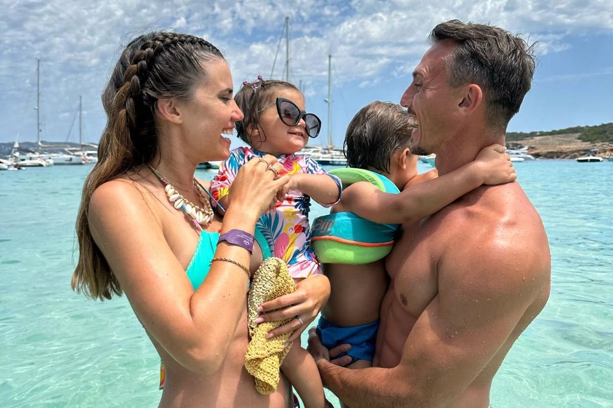 Natacha y Juan, junto a sus hijos Nikita y Bastián
