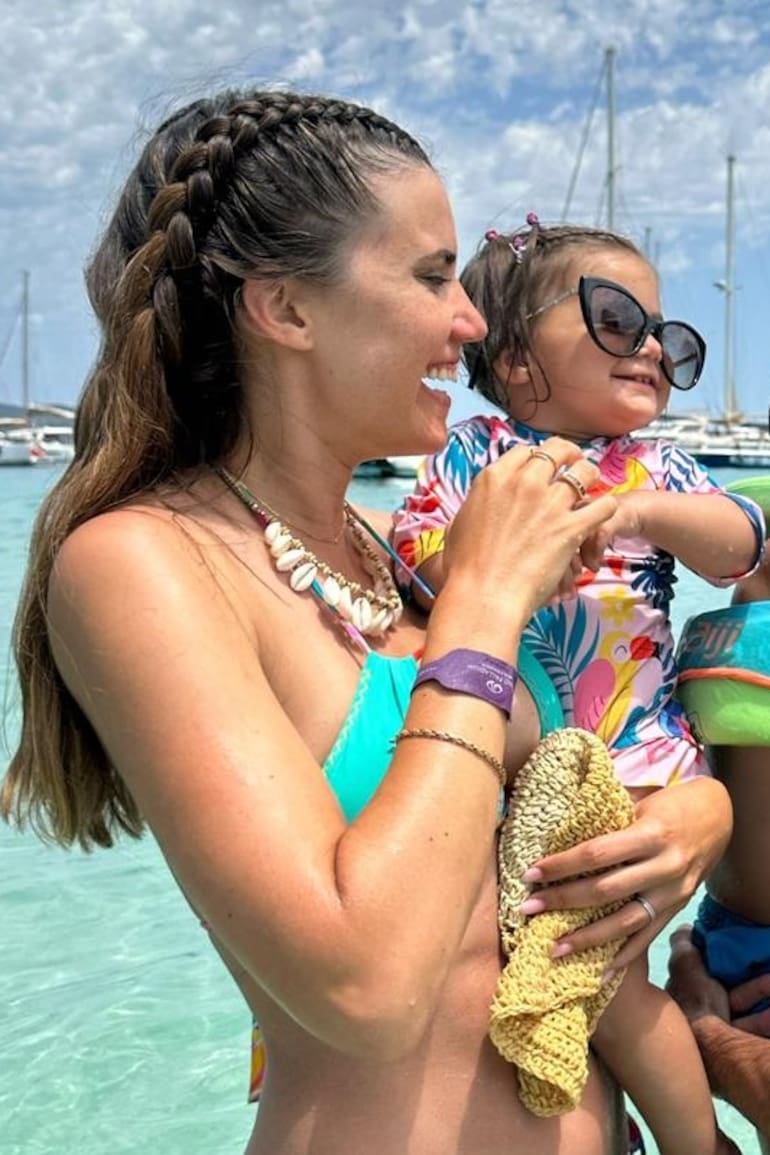 Natacha y Juan, junto a sus hijos Nikita y Bastián