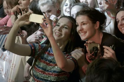 Natalia con sus fans en pleno show