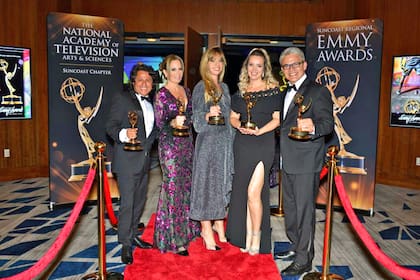Natalia Denegri sy parte del equipo que la acompañó en la entrega de los Emmy,