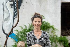 Natalia fue alumna de Dante Alberro, quien la guió en la exploración química de la cerámica