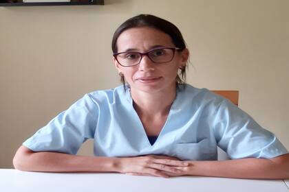 Natalia Laba (41) es médica pediatra y como personal de salud, forma parte de los exceptuados al aislamiento obligatorio por desempeñar tareas esenciales para combatir el coronavirus. Sin embargo, hoy no pudo llegar a su trabajo por las largas filas de automóviles que había en los accesos a la ciuda