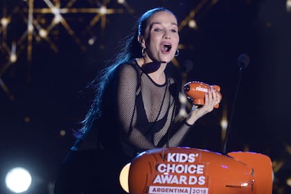 Natalia Oreiro recibiendo su premio