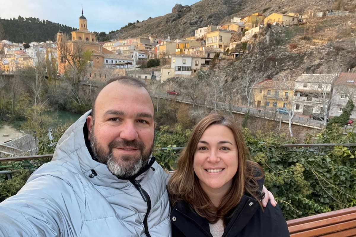 Natalia Romero, de 37 años, fue a probar suerte a La Coruña junto a su pareja, Cristian Santamaría