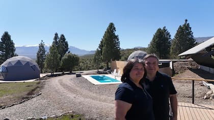 Natalia y Walter se mudaron desde Buenos Aires a este encantador valle para apostar a un cambio de vida.